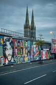 Wandbilder (sog. Murals) an der Mauer zwischen Katholiken und Protestanten, Bürgerkrieg, westliches Belfast, Belfast, Nordirland, Vereinigtes Königreich Großbritannien, UK, Europa