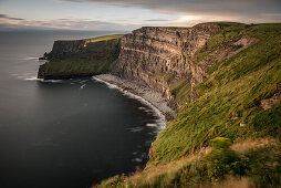 Blick zu den Klippen von Moher, Grafschaft Clare, Wild Atlantic Way, Irland, Europa