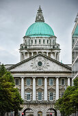 die mächtige Kuppel der Stadtverwaltung Rathaus von Belfast, Nordirland, Vereinigtes Königreich Großbritannien, UK, Europa