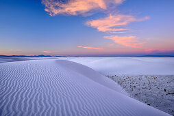 Weiße Sanddünen in der Dämmerung, White Sands National Monument, New Mexico, USA