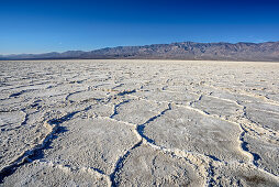 Salzablagerung in Salzpfanne Badwater Basin, Death Valley Nationalpark, Kalifornien, USA