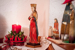 Marienfigur, Frauentragen, katholisches Brauchtum, Weihnachtszeit, christliches Brauchtum, Geisenfeld, Bayern, Deutschland, Europa