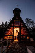 Abendandacht, nächtliche Kapelle, Winter, Frauentragen, katholisches Brauchtum, Weihnachtszeit, christliches Brauchtum, Geisenfeld, Bayern, Deutschland, Europa