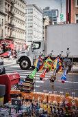 Bongs und Kiffer Zubehör an Straßenecke, Head Shop auf offener Straße, Manhattan, New York City, Vereinigte Staaten von Amerika, USA, Nordamerika