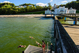 Children jump from sea bridge in Sellin, Rügen, Ostseeküste, Mecklenburg-Western Pomerania, Germany