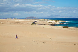 El Jable, Parque Natural de las Dunas de Corralejo, Fuerteventura, Im Hintergrund Lanzarote, Kanaren, Kanarische Inseln, Islas Canarias, Atlantik, Spanien, Europa