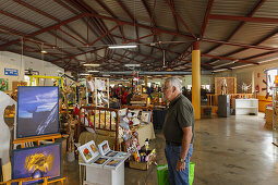 Kunst und Kunsthandwerk, Mercadillo, Markt, Markthalle, im Kiefernwald El Fayal bei Puntagorda, UNESCO Biosphärenreservat,  La Palma, Kanarische Inseln, Spanien, Europa