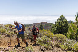 hiking, couple, ascent to Birigoyo mountain, 1807m,  Parque Natural de Cumbre Vieja, UNESCO Biosphere Reserve, La Palma, Canary Islands, Spain, Europe