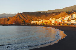 beach, Atlantic, Avenida Maritima, seaside promenade, Santa Cruz de La Palma, capital of the island, UNESCO Biosphere Reserve, La Palma, Canary Islands, Spain, Europe