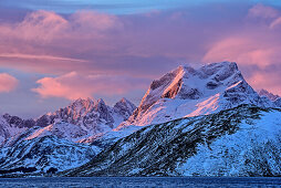 Wolkenstimmung über Flakstadoya, Lofoten, Nordland, Norwegen