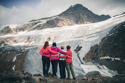 Climbers enjoy views of the Pitztal Glacier, E5, Alpenüberquerung, 4th stage, Skihütte Zams,Pitztal,Lacheralm, Wenns, Gletscherstube, Zams to  Braunschweiger Hütte, tyrol, austria, Alps