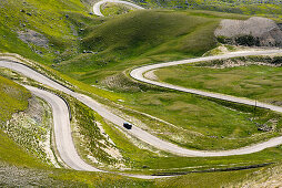 The road to the Hotel Campo Imperatore on the Campo Imperatore