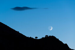 Mond above the hills of Sheep Creek, Flaming Gorge National Recreation Area, Utah, USA