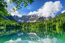 Lago Fusine mit Mangart, Lago Fusine, Weißenfelser See, Julische Alpen, Friaul, Italien