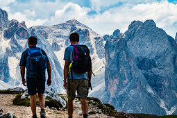 Hikers in the Schlern and Rosengarten Mountains, Compatsch, Alpe di Siusi, South Tyrol, Italy
