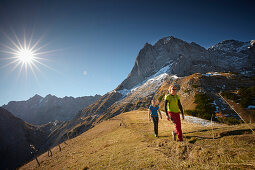 Two women ascending Hahnkampl, Lamsenspitze in the back,  Eastern Karwendel Range, Tyrol, Austria