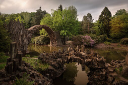 Rakotzbrücke, Azaleen und Rhododendron Park Kromlau, Gablenz, Landkreis Görlitz, Sachsen, Deutschland