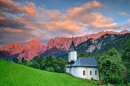 Antonius chapel with Kaiser Mountains in alpenglow, Antonius chapel, valley of Kaiser, Wilder Kaiser, Kaiser Mountains, Tyrol, Austria