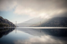 abziehender Nebel bei Lysefjord Brücke, Forsand, Rogaland Provinz, Norwegen, Skandinavien, Europa