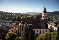 Panorama über Baden-Baden mit der Stiftskirche im Vordergrund, Kur und Bäderstadt, Baden-Württemberg, Deutschland