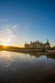Schloss Chambord, Nordfassade, bei Sonnenaufgang, UNESCO-Weltkulturerbe, Chambord, Loire, Department Loire et Cher, Region Centre, Frankreich