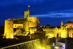 Festungsanlage Rabati am Abend in voller Beleuchtung, Akhaltsikhe im kleinen Kaukasus, Georgien