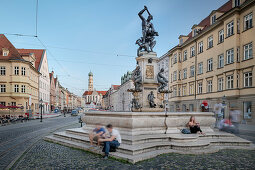 Herkules Brunnen in der Maximilian Straße, UNESCO Welterbe Historische Wasserwirtschaft, Augsburg, Bayern