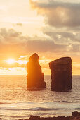 Sonnenuntergang vor der Insel San Miguel in Mosteiros, Azoren, Portugal, Europa, Atlantik