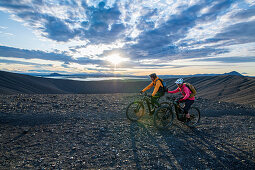 Mountainbiker unterwegs in der Gegend von Vulkan Myvatn, Island