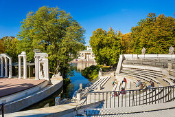 Königlicher Garten, genannt Lazienki Krolewskie, Amphitheater, Palast am Wasser, Warschau, Polen, Europa