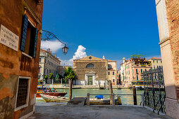 Blick über den Canal Grande auf die Vaporetto Station San Marcuola Casino, Venedig, Italien