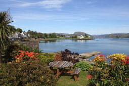 Das Dorf Plockton liegt am Loch Carron, Highlands