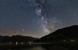 Milchstrasse am Nachthimmel über dem Sihlsee, Einsiedeln, Schweiz