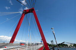 Roter Pylon und Seilabspannungen der Willemsbrücke, Rotterdam, Holland, Niederlande