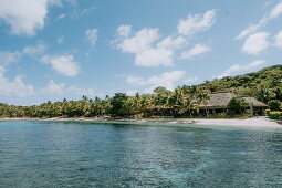 Blick vom Meer auf das Luxusresort, Kokomo Private Island, Fidschi-Inseln, Ozeanien