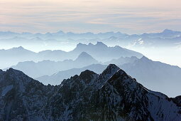 Blick von der Zugspitze, Garmisch-Partenkirchen, Werdenfelser Land, Oberbayern, Bayern, Deutschland