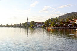 Schliersee with the terrace of the Hotel Schlierseer Hof, Upper Bavaria, Bavaria, Germany