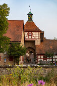 Entrance to the courtyard of Cadolzburg Castle in the evening light, Cadolzburg, Franconia, Bavaria, Germany