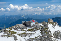 View of Simonyhütte and mountain chapel, Simonyhütte, Dachstein, Upper Austria, Austria