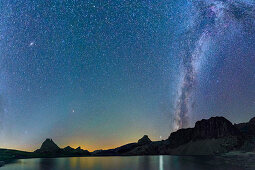 Milky Way over Lac Roumassot with Pic du Midi d´Ossau in the background, Lac Roumassot, Pyrenees National Park, Pyrénées-Atlantiques, Pyrenees, France