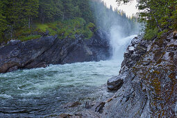 Wasserfall Formofossen bei Grong, Nord-Trondelag, Norwegen, Europa