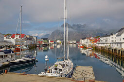 Im Hafen von Henningsvaer, Austvagsoya, Lofoten, Nordland, Norwegen, Europa