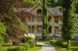 Hotel Lindstroem, traditional wooden house in Laerdalsöyri (Laerdal), Sogn og Fjordane, Norway, Europe