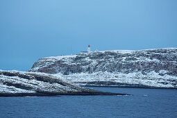 Blick auf Leuchtturm von Vardö, Insel Hornöya, Barentssee, Provinz Finnmark, Norwegen, Europa