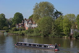Frachtkahn auf der Themse, Henley-upon-Thames, Oxfordshire, England