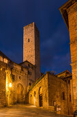 Abendstimmung in San Gimignano, Provinz Siena, Toskana, Italien 