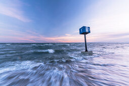 Turm 9 vom Wasser umspült, Heiligenhafen, Ostsee, Ostholstein, Schleswig-Holstein, Deutschland