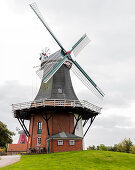 Westliche Greetsieler Zwillingsmühle, Greetsiel, Ostfriesland, Niedersachsen, Deutschland