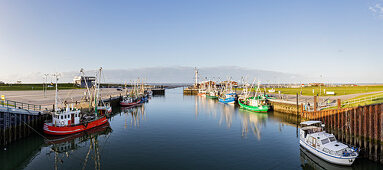 Fishing boats in the harbor, fishing cutters, Dornumersiel Tief, Panorama, Dornumersiel, East Frisia, Lower Saxony, Germany