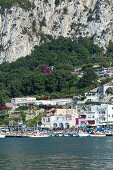 Blick vom Meer bei Marina Grande in Capri, Italien